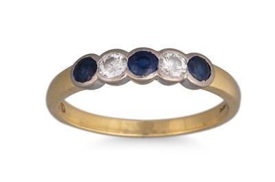 Lot 226 - A DIAMOND AND SAPPHIRE FIVE STONE RING,...