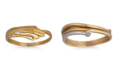 Lot 229 - TWO GOLD RINGS, 4.5 g.