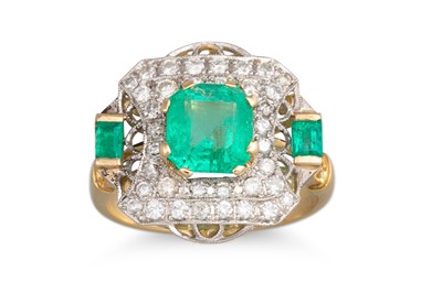 Lot 330 - AN EMERALD AND DIAMOND CLUSTER RING, the...