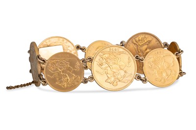 Lot 170 - A 22CT GOLD SOVEREIGN BRACELET, comprising 4 x...