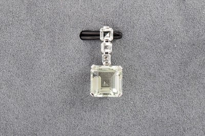 Lot 139 - A GREEN QUARTZ DROP PENDANT, mounted in 18ct...