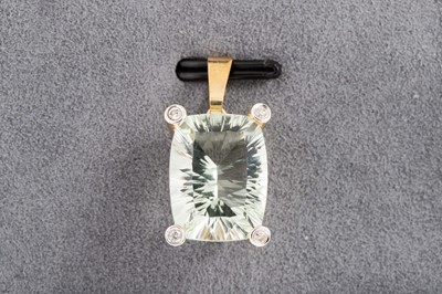 Lot 142 - A GREEN QUARTZ AND DIAMOND PENDANT, mounted in...