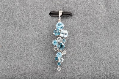 Lot 149 - A BLUE TOPAZ AND AQUAMARINE DROP CLUSTER...