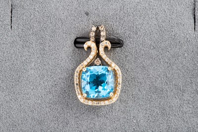 Lot 152 - A BLUE TOPAZ AND DIAMOND CLUSTER PENDANT,...