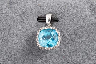 Lot 155 - A BLUE TOPAZ AND DIAMOND CLUSTER PENDANT,...