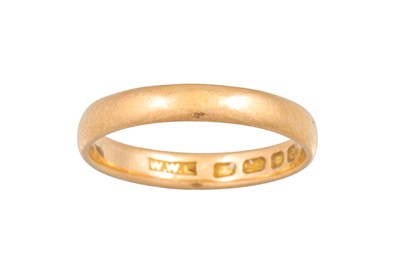 Lot 64 - A 22CT GENT'S GOLD WEDDING BAND, London...