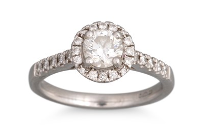 Lot 398 - A DIAMOND HALO CLUSTER RING, mounted in...