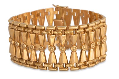 Lot 281 - A VINTAGE 18CT GOLD CUFF BRACELET, openwork...