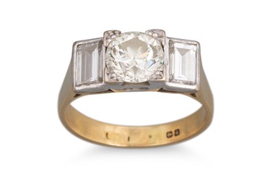 Lot 181 - A DIAMOND THREE STONE RING, mounted in 18ct...