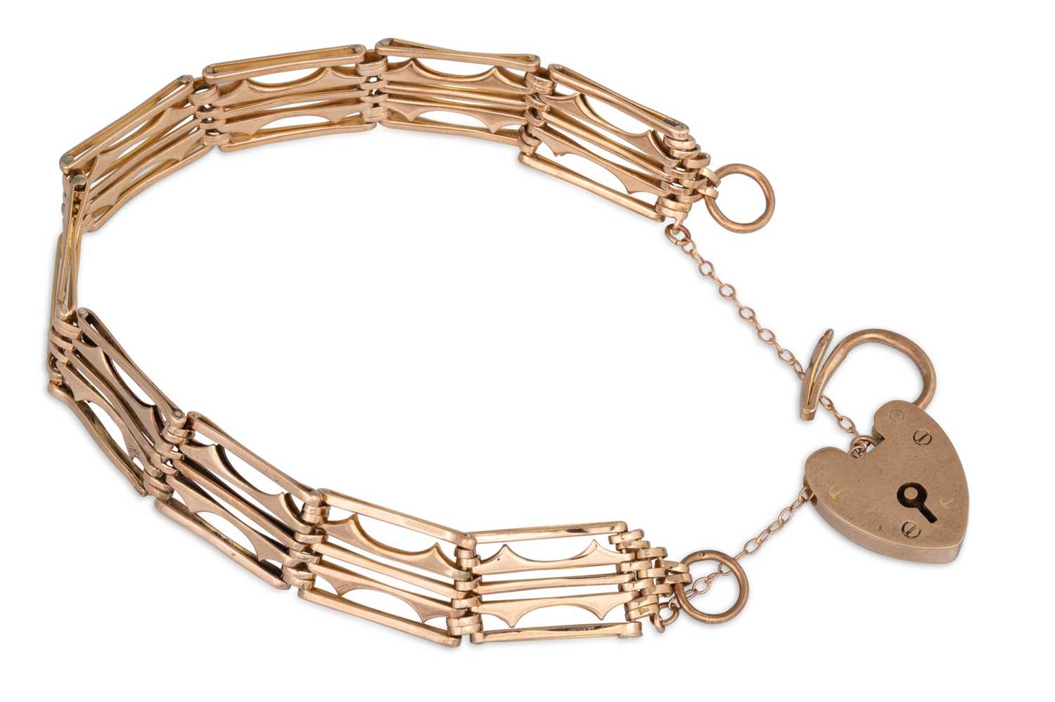 Lot 16 - AN EARLY 20TH CENTURY 9CT GOLD GATE BRACELET,...
