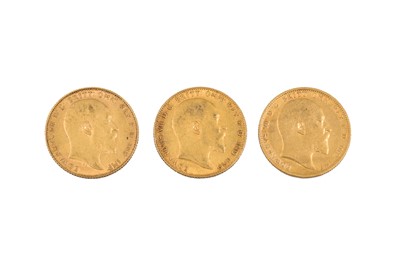 Lot 472 - A SET OF THREE FULL GOLD SOVEREIGN ENGLISH...
