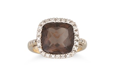 Lot 27 - A SMOKY QUARTZ AND DIAMOND CLUSTER RING,...
