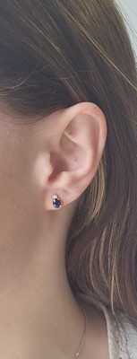 Lot 28 - A PAIR OF DIAMOND AND SAPPHIRE STUD EARRINGS,...