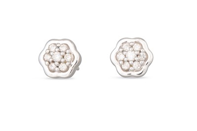 Lot 30 - A PAIR OF DIAMOND DAISY CLUSTER EARRINGS,...