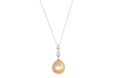 Lot 31 - AN 18CT GOLD DIAMOND AND PEARL PENDANT, to a...