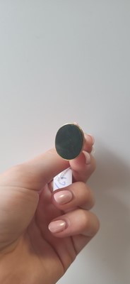 Lot 32 - AN ANTIQUE 9CT GOLD SEAL, set with bloodstone...