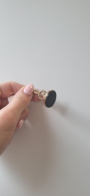 Lot 32 - AN ANTIQUE 9CT GOLD SEAL, set with bloodstone...