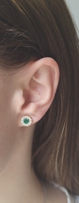 Lot 33 - A PAIR OF EMERALD AND DIAMOND CLUSTER EARRINGS,...