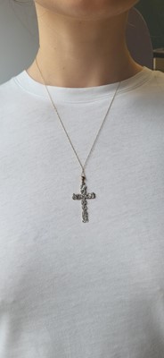 Lot 35 - A 9CT GOLD DIAMOND SET CROSS, to a 9ct yellow...