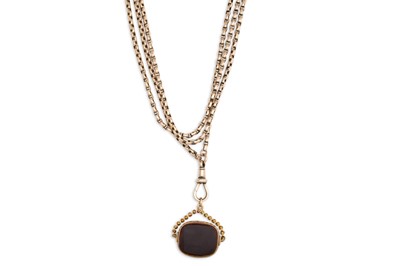 Lot 39 - AN ANTIQUE GOLD MUFF CHAIN & SEAL, set with...