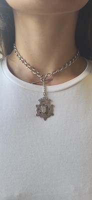 Lot 60 - AN ANTIQUE SILVER CURB LINK ALBERT NECK CHAIN,...