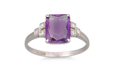 Lot 68 - A DIAMOND AND AMETHYST RING, the rectangular...