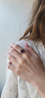 Lot 68 - A DIAMOND AND AMETHYST RING, the rectangular...