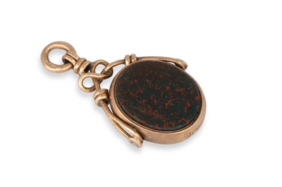 Lot 75 - AN ANTIQUE 9CT GOLD SWIVEL SEAL, set with...