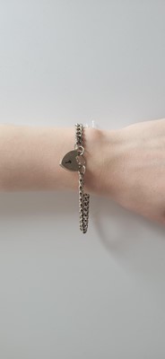 Lot 77 - A SILVER CURB LINK BRACELET, 17.6 g.