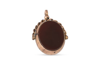 Lot 104 - AN ANTIQUE 9CT GOLD SWIVEL SEAL, set with...