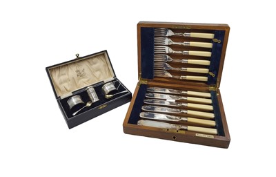 Lot 465 - A SET OF CASED VINTAGE SILVER BLADED FISH...