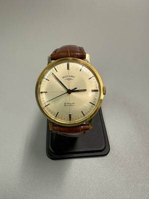 Lot 339 - A GENT'S VINTAGE ROTARY WRISTWATCH, toned face...