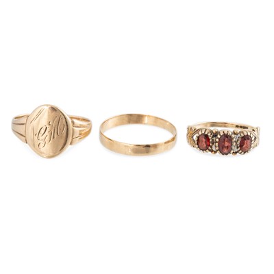 Lot 117 - THREE 9CT GOLD RINGS, one stone set, gross...