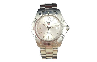 Lot 324 - A GENTS STAINLESS STEEL TAG HEUER "AQUA RACER...