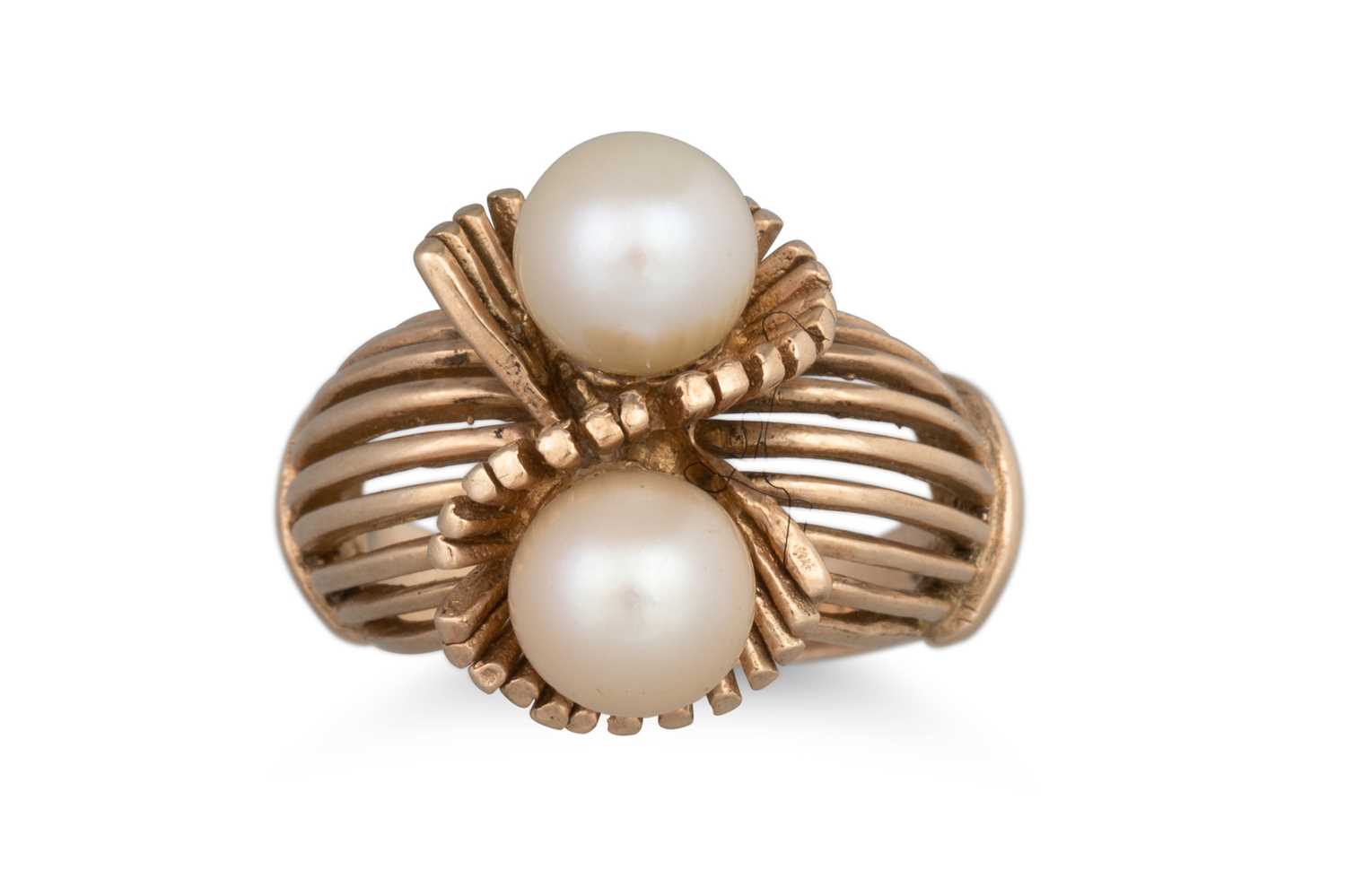 Lot 53 - A VINTAGE CULTURED PEARL SET DRESS RING,...