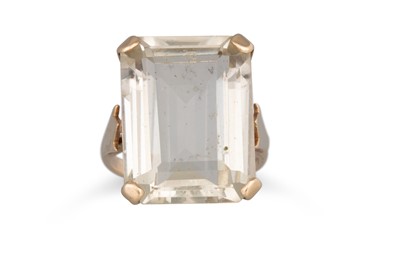 Lot 136 - A LARGE QUARTZ SET RING, mounted in 9ct yellow...
