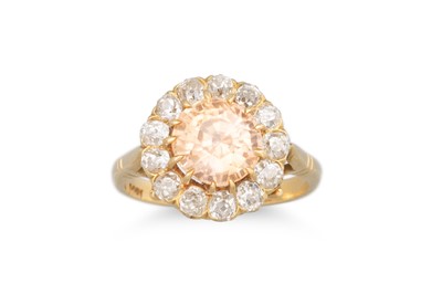 Lot 280 - A VINTAGE PALE ORANGE SAPPHIRE AND DIAMOND...