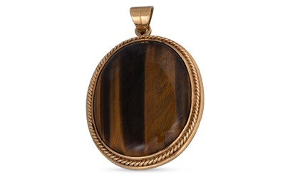 Lot 87 - A STONE SET PENDANT, mounted in 9ct yellow...