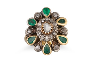 Lot 144 - AN EMERALD AND DIAMOND VINTAGE CLUSTER RING,...