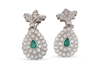 Lot 147 - A PAIR OF EMERALD AND DIAMOND DROP CLUSTER...