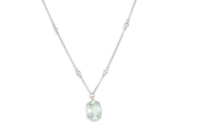Lot 245 - AN AQUAMARINE NECKLACE, the large oval...