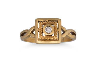 Lot 249 - A VINTAGE DIAMOND RING, mounted in 18ct yellow...