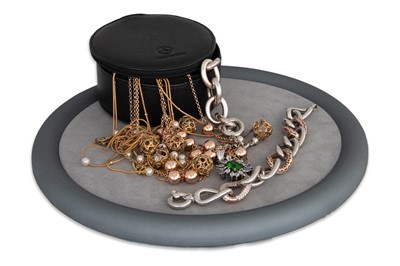 Lot 132 - A COLLECTION OF COSTUME JEWELLERY, to include...