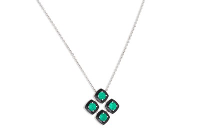 Lot 171 - AN EMERALD AND BLACK ENAMEL QUATREFOIL PENDANT,...