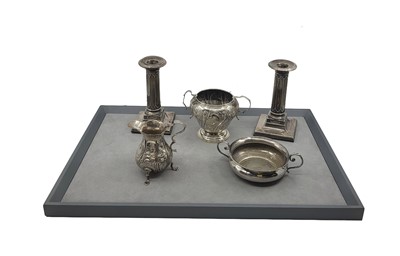 Lot 469 - A GEORGIAN SILVER CREAM JUG, two Edwardian...