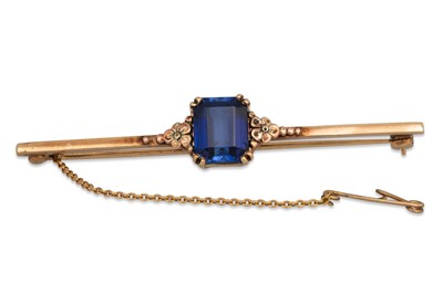 Lot 105 - A 9CT GOLD TWO BAR BROOCH & STICK PIN, 9 g.