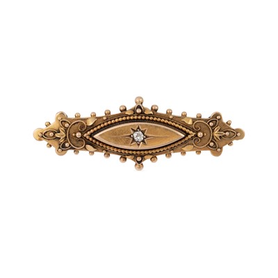 Lot 150 - AN ANTIQUE 15CT YELLOW GOLD BAR BROOCH, set...