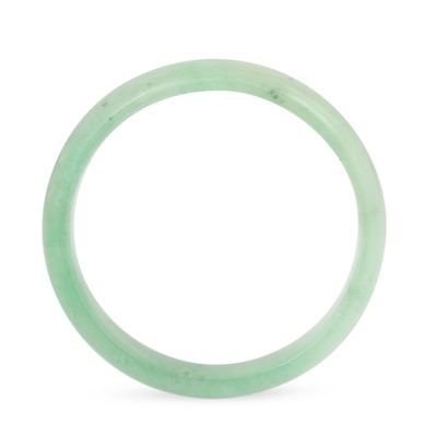Lot 153 - A MODERN ORIENTAL GREEN JADE PLAIN BANGLE, 2.5"...