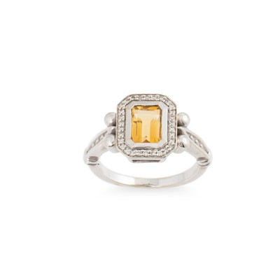 Lot 226 - A CITRINE AND DIAMOND RING, mounted in 18ct...