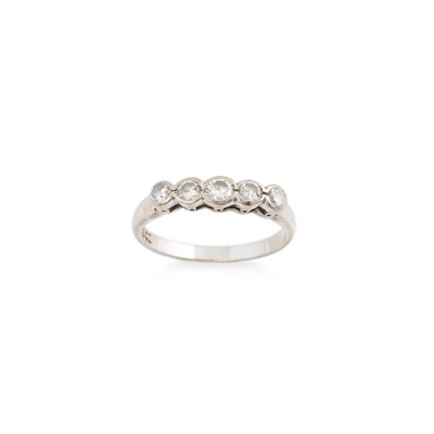 Lot 227 - A FIVE STONE DIAMOND RING, mounted in 18ct...